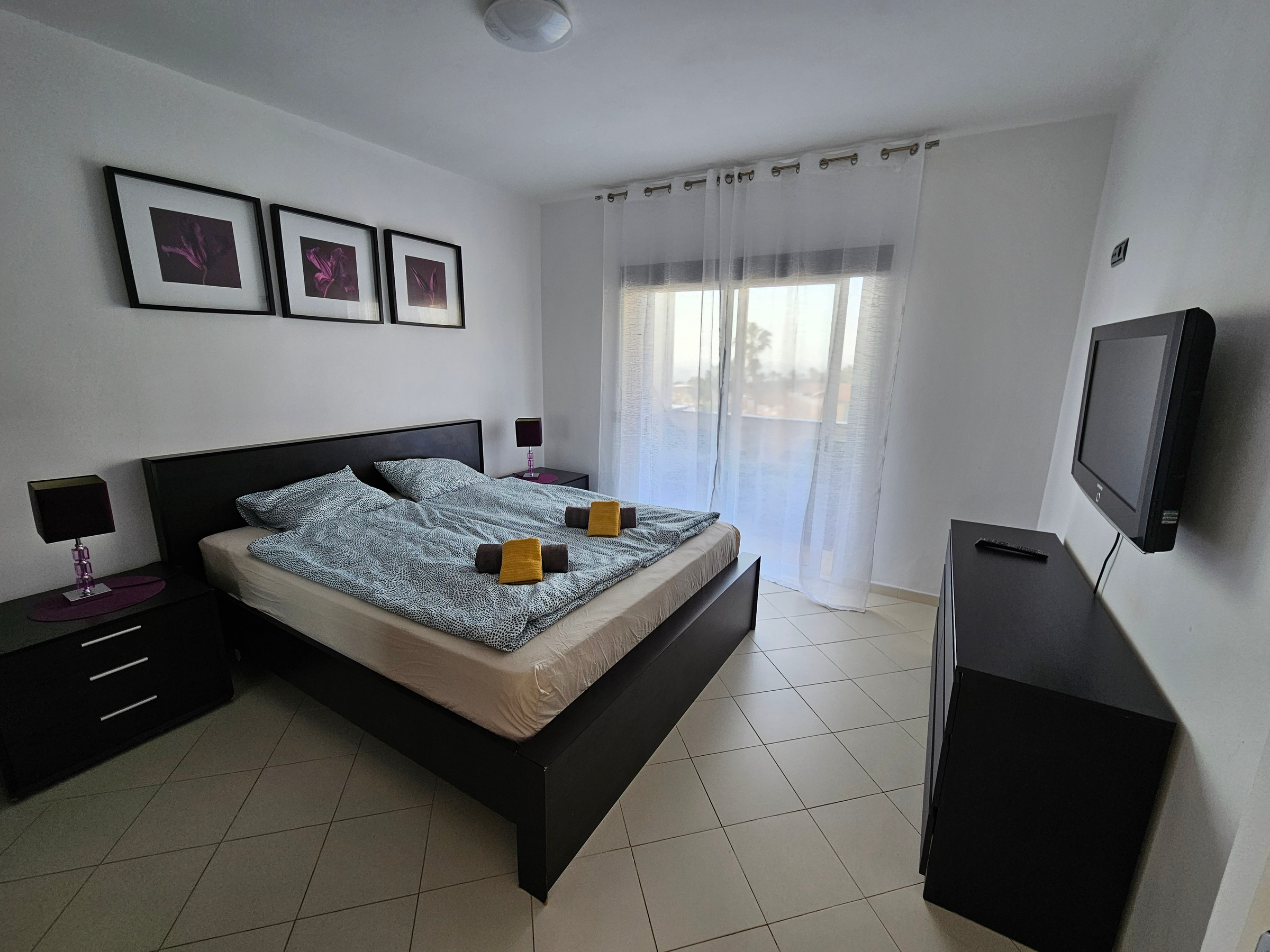 Bedroom with double bed
