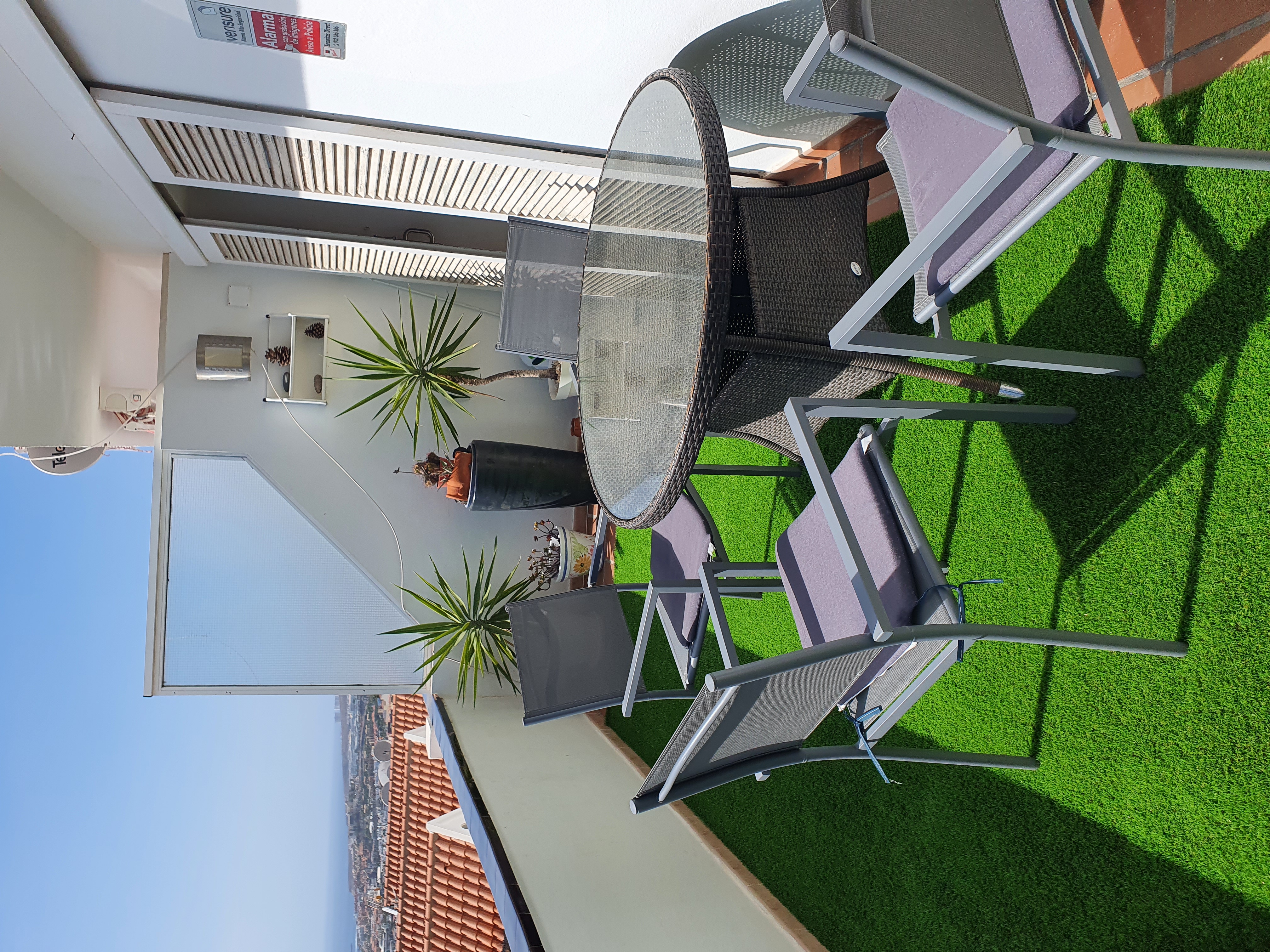 Terrace with table, chairs and ocean view