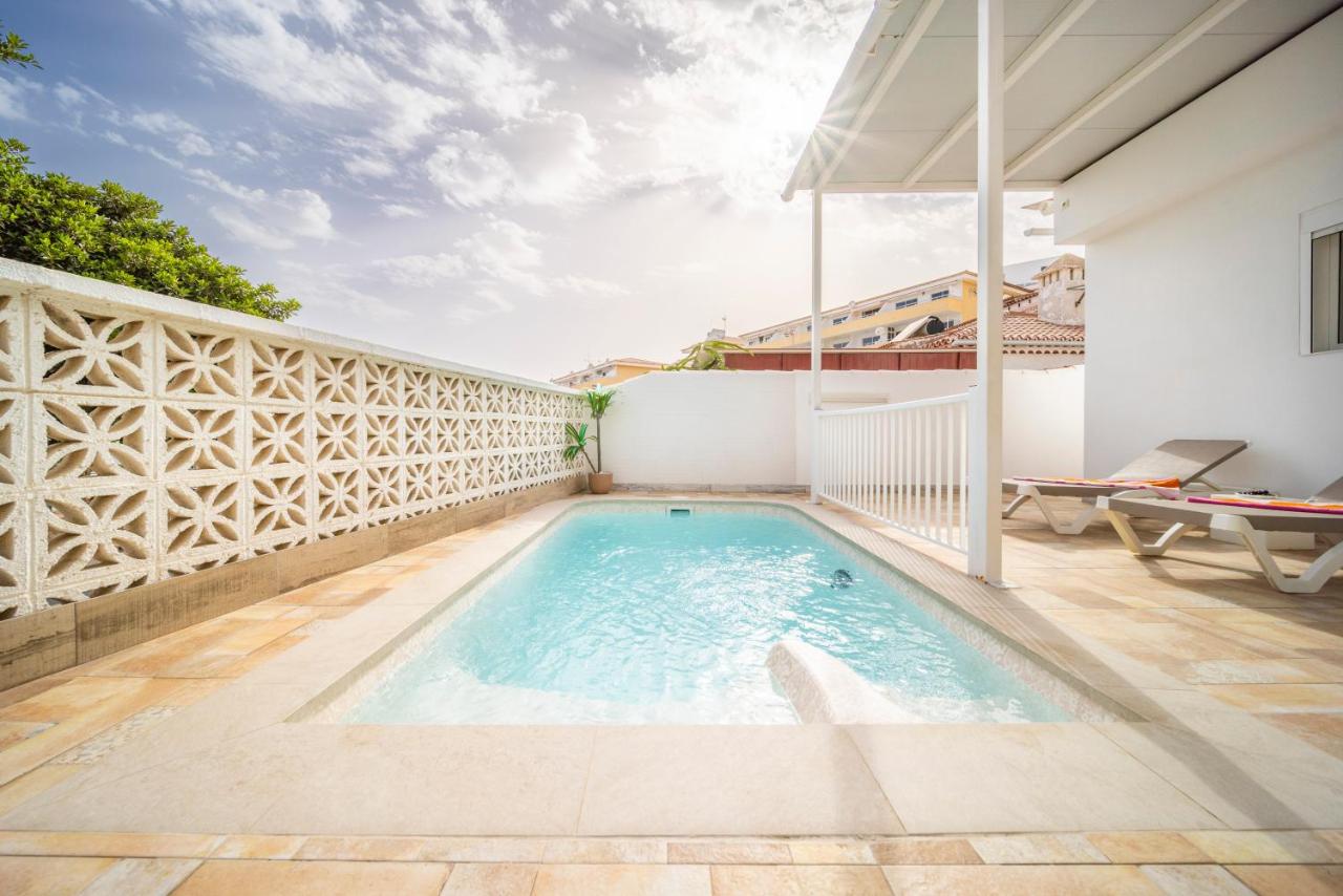 Private pool with sun loungers